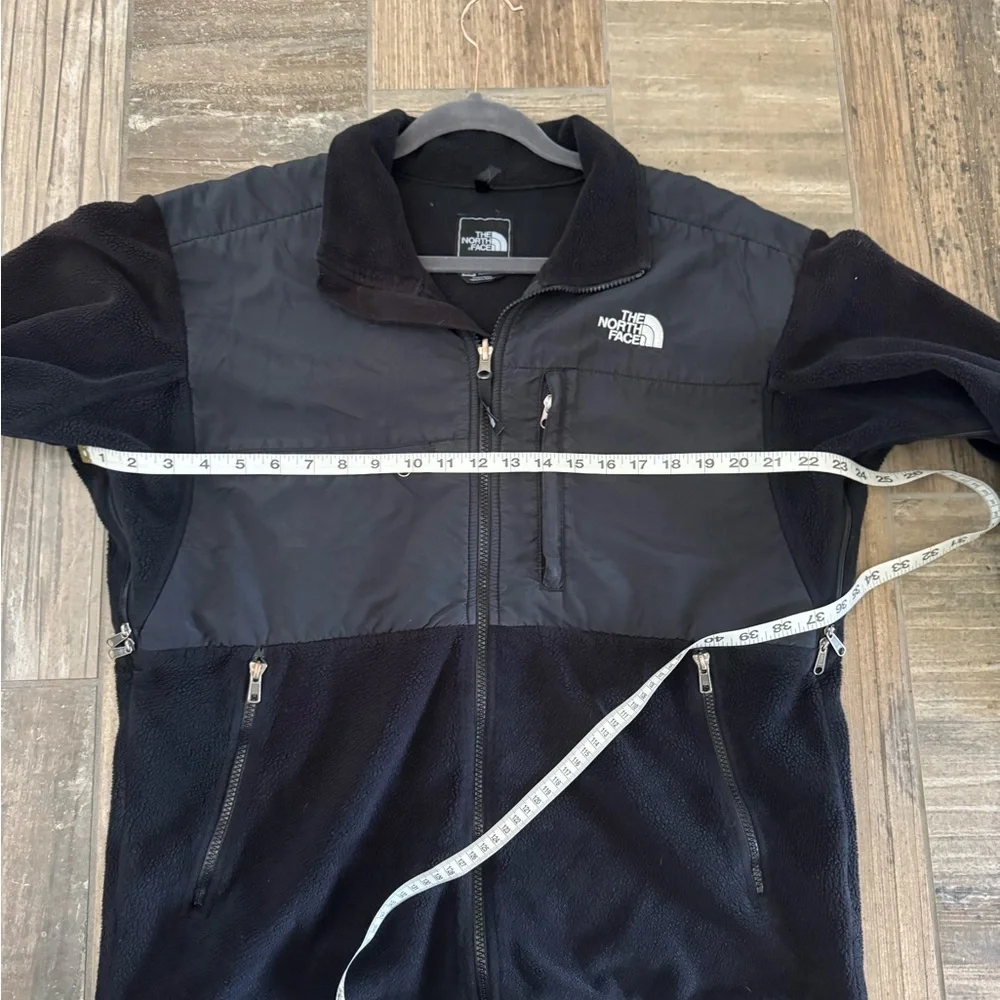 The North Face Retro Denali Jacket Men’s size medium in black